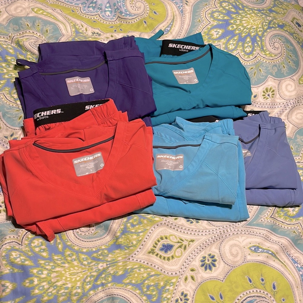 size small Skechers scrubs